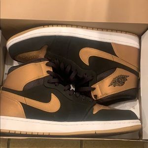 Air Jordan 1 Retro High Black/Gold sz12